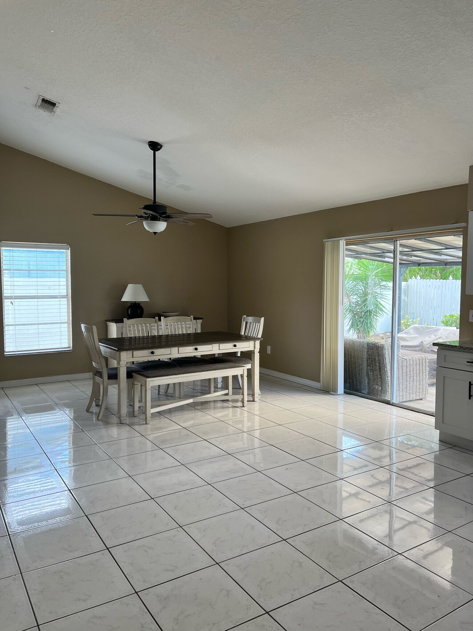 Building Photo - 111 Rosewood Ct