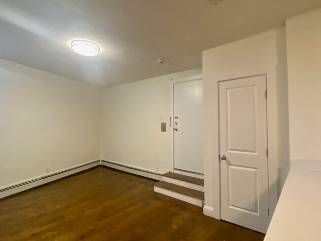 Building Photo - 5 N Margin St