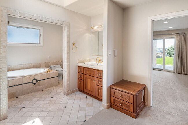 Building Photo - Custom Single Story in coveted Alvarado Es...