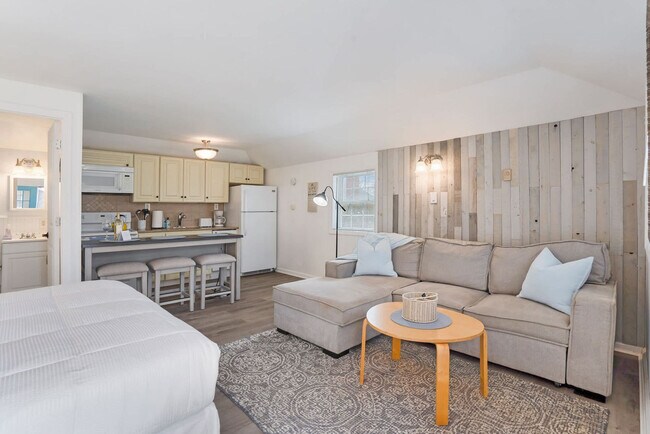 Primary Photo - 27 Oak St