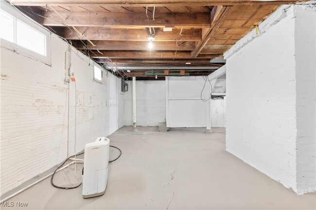 Building Photo - 2580 Whitelaw St