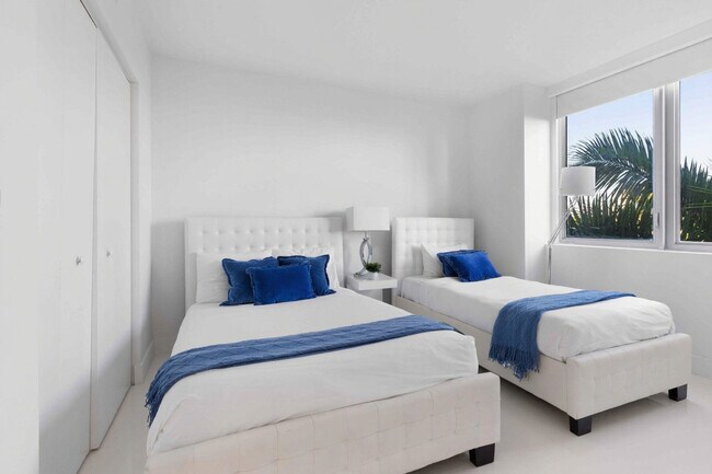 Building Photo - 2602 E Hallandale Beach Blvd