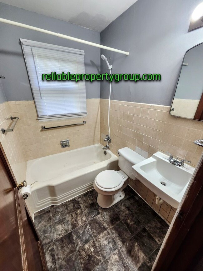 Building Photo - New Listing in Fort Wayne