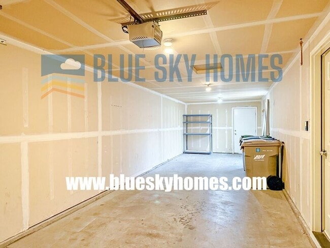 Building Photo - 1011 E Victory Rd