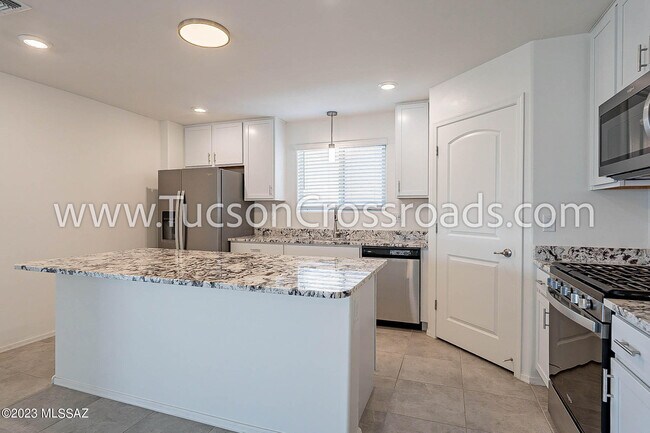 Building Photo - 10611 W Halsey Dr