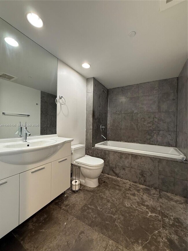 Building Photo - 475 Brickell Ave