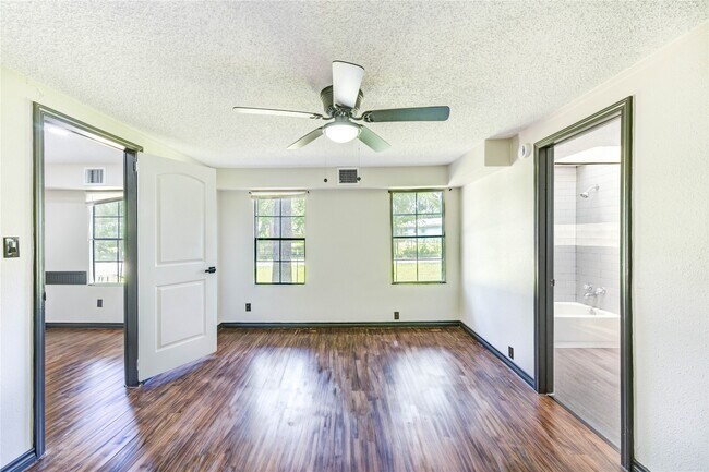 Building Photo - 26342 Hunters Trail
