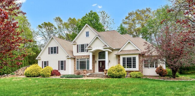 Building Photo - 244 Watch Hill Rd