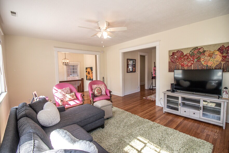 Building Photo - 1204 Columbia St