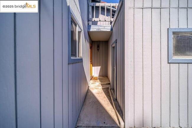 Building Photo - 905 Lido Cir