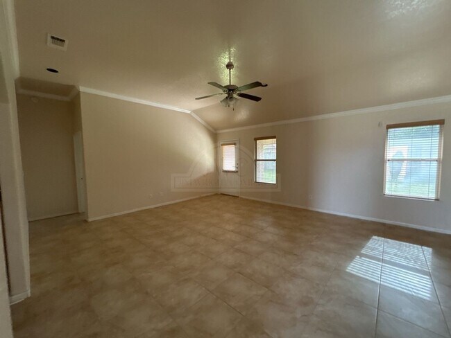 Building Photo - 710 Aries Ave