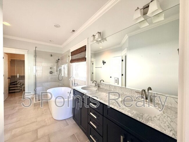 Building Photo - 2209 10th Ave S