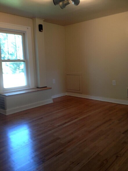 Building Photo - 1123 Midland Blvd