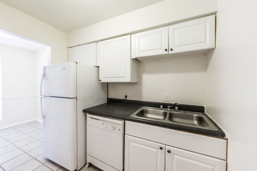 Building Photo - Palm Shore Apartments