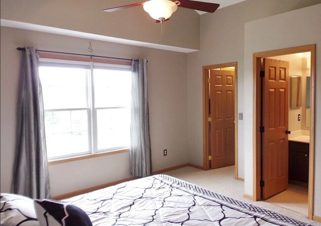 Building Photo - Beautiful 4 bedroom 2.5 bath home in Lewis Center
