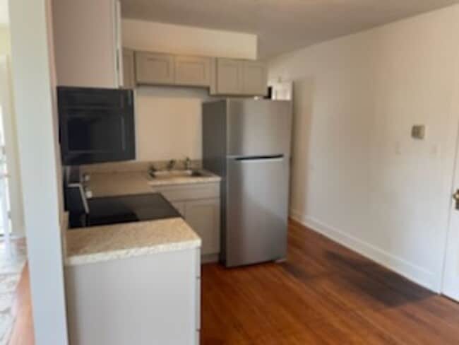 Building Photo - Route 72