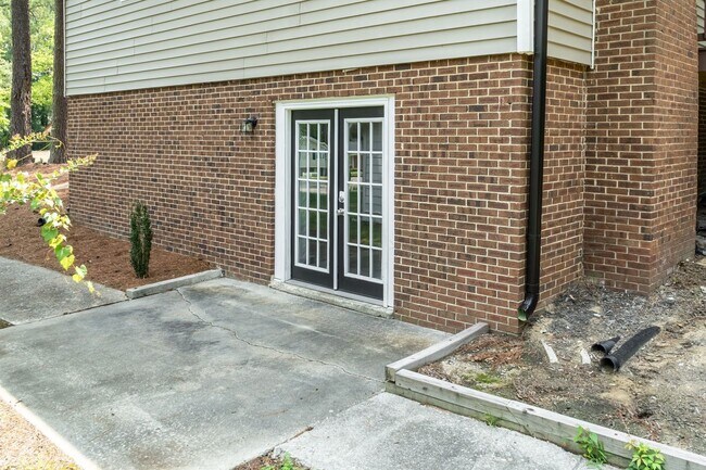 Building Photo - 2212 Foxtrot Rd