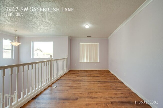 Building Photo - 1447 SW Sagebrush Ln