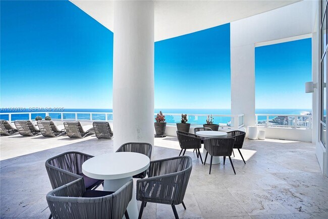 Building Photo - 4401 Collins Ave