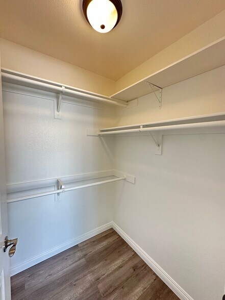 Building Photo - 5455 Sylmar Ave