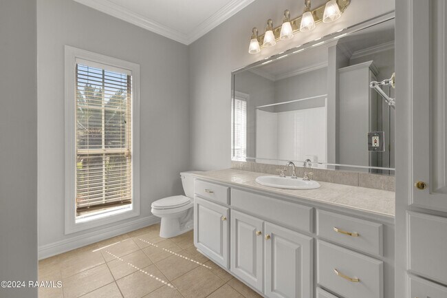 Building Photo - 106 Anslem Dr