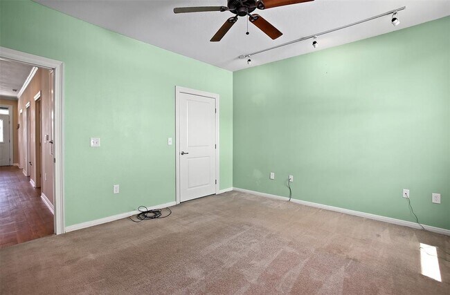 Building Photo - 1413 Kirwin St