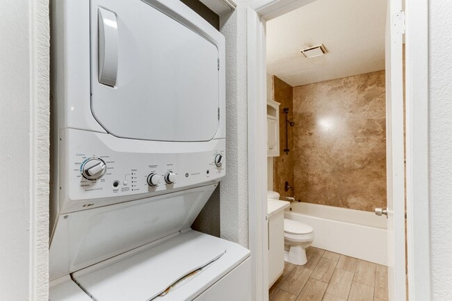 Building Photo - Stylish Condo Near the Strip & Convention Center!