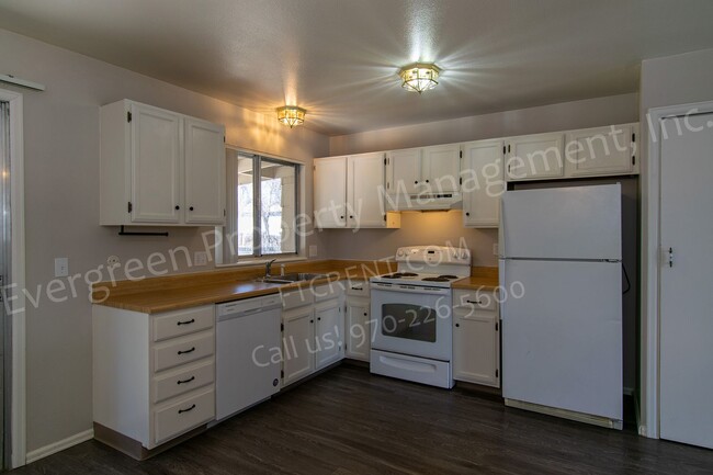 Building Photo - Charming 3 Bedroom House in a Great Location!
