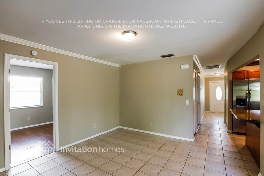 Building Photo - 1382 Woodcrest Rd E