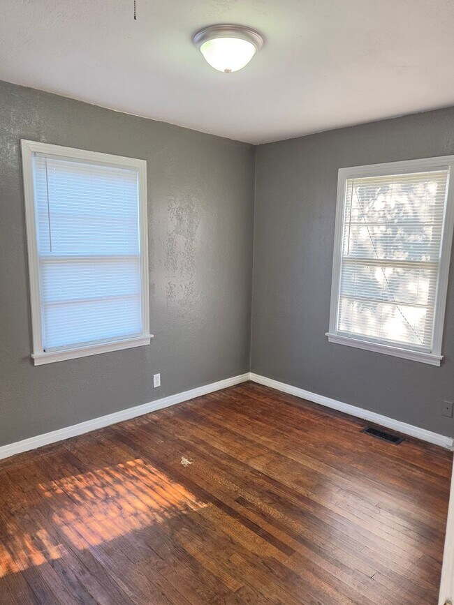 Building Photo - 1611 N Marrs St