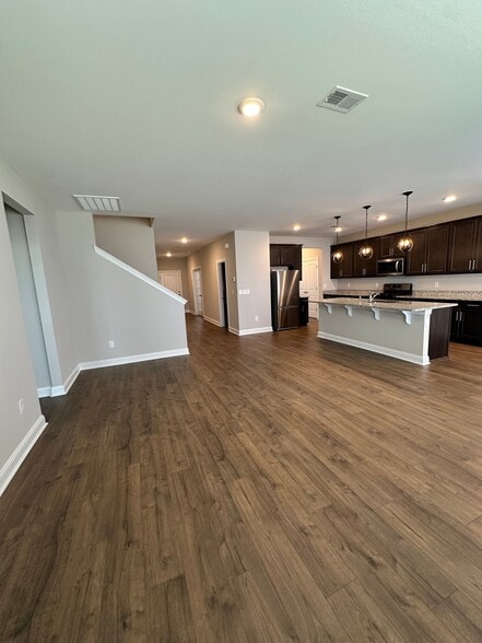 Building Photo - 686 Oyster Dr