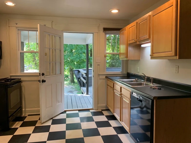 Building Photo - 720 E Hunter Ave