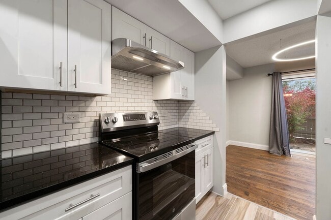 Building Photo - 136 Mohawk Trail