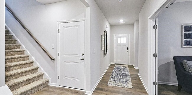 Building Photo - 3 Bedroom / 3 Bath Single Family Home near Brier Creek with 1st floor living!