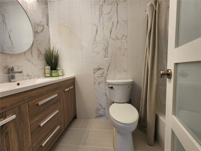 Building Photo - 3505 S Ocean Dr