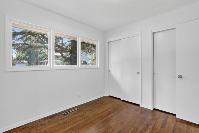 Building Photo - 4 bedroom: Single Level SE Portland Home