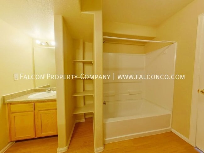 Building Photo - 623 Bosque Vis