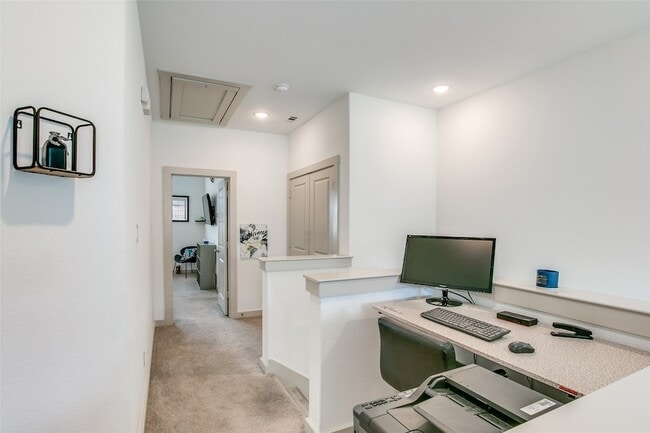 Building Photo - 1213 Casselberry Dr