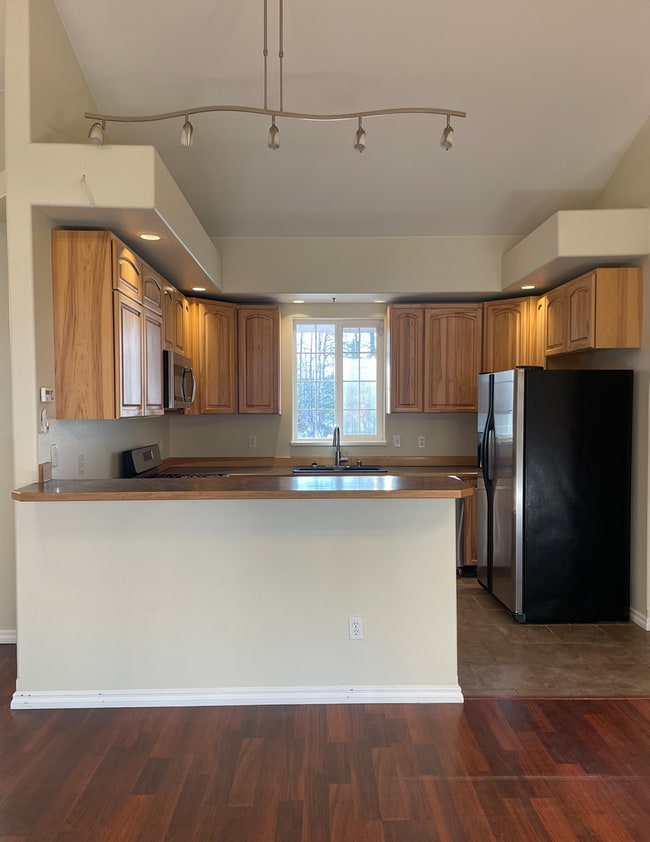Building Photo - 6225 N Wildwood Dr