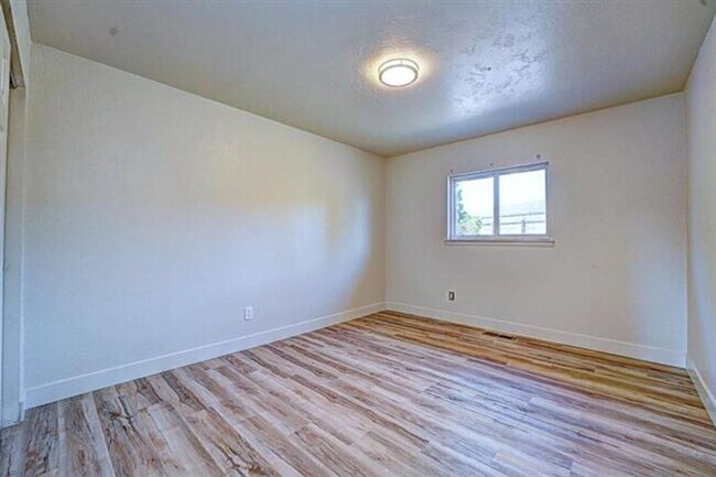 Building Photo - Stunning home in highly sought neighborhood!