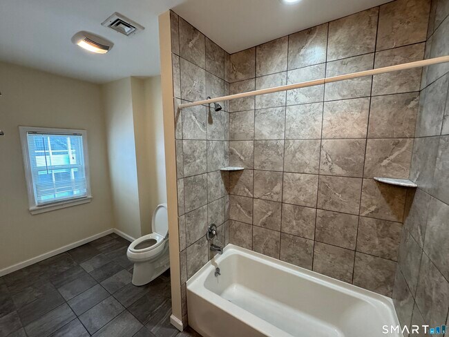 Building Photo - 423 Whalley Ave