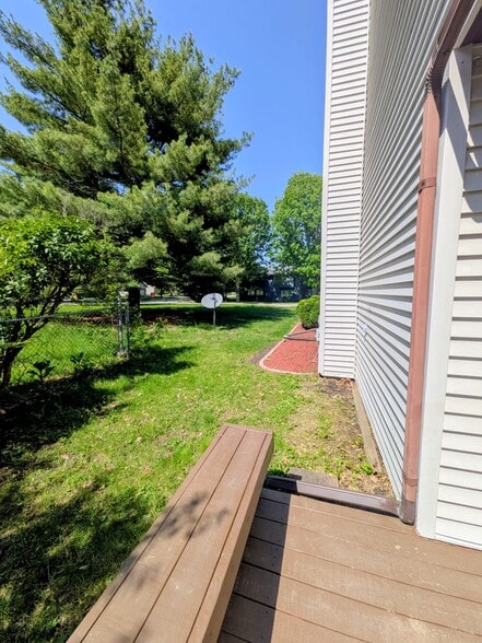 Building Photo - 515 Clearwater Dr