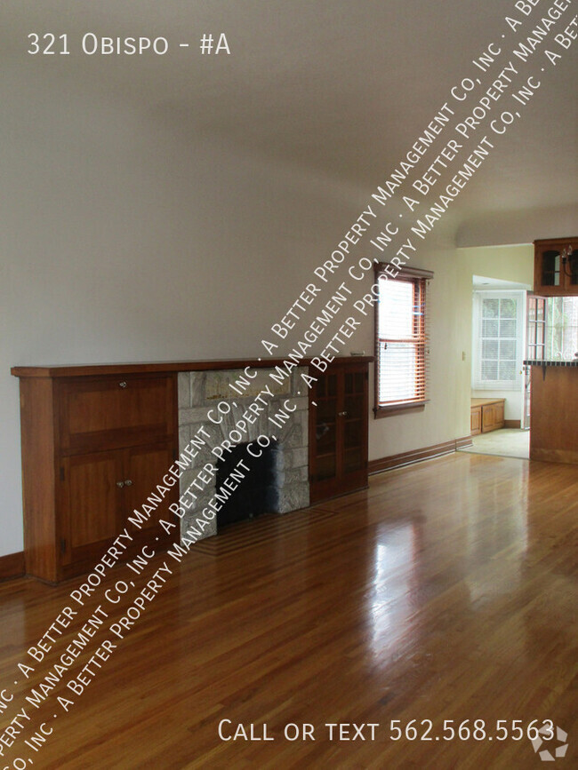 Building Photo - HUGE CLASSIC Upper Unit w/HARDWOOD floors,...