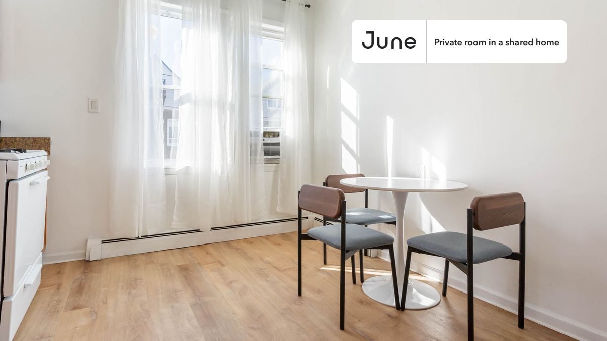 Building Photo - Room in Shared 4 bed/1 bath home