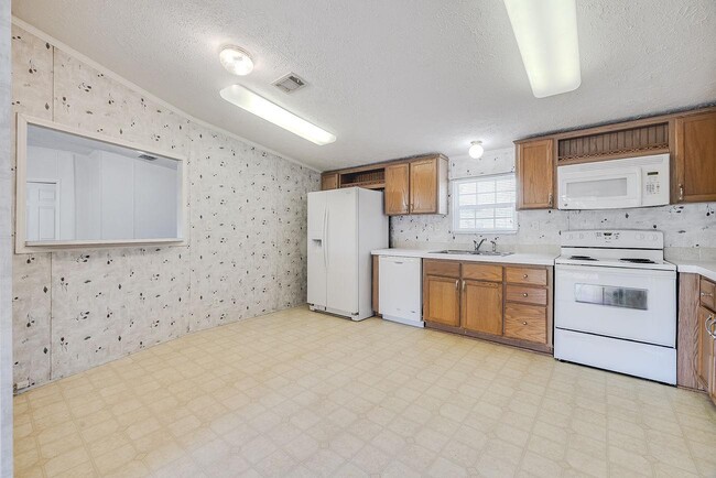 Building Photo - 1055 Low Ground Rd