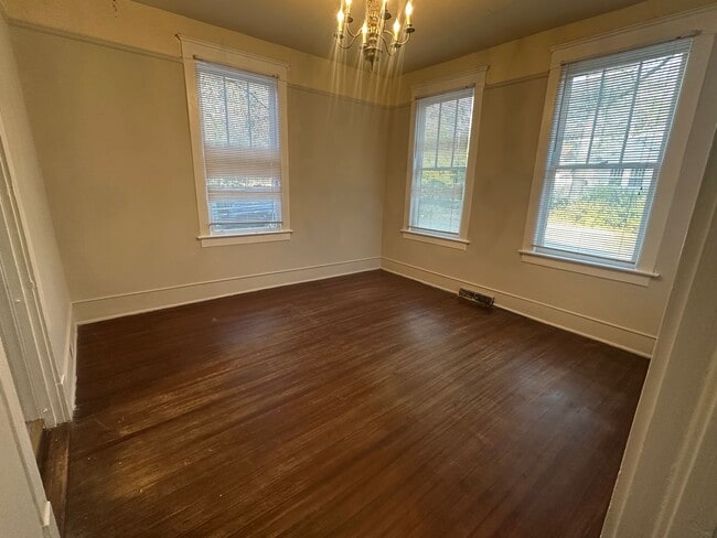 Building Photo - 3231-3233 Duncan St