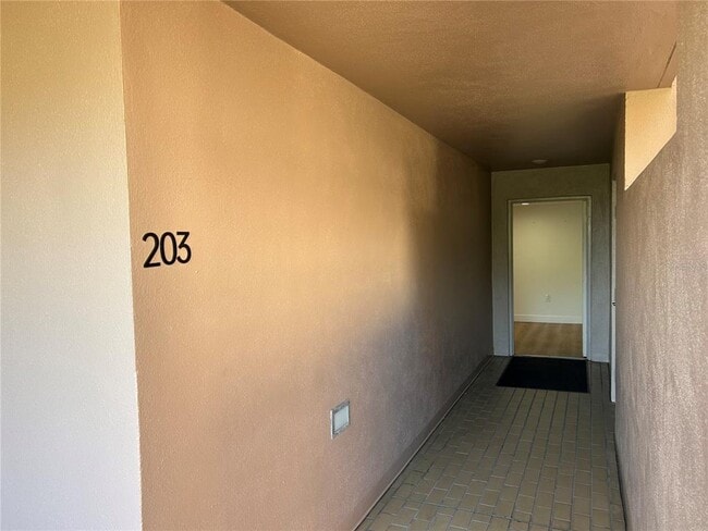 Building Photo - 6260 Kipps Colony Ct S