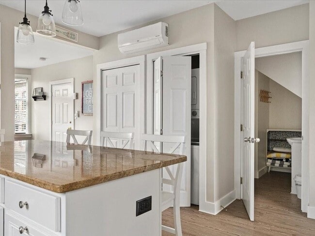 Building Photo - 20-24 Perry St