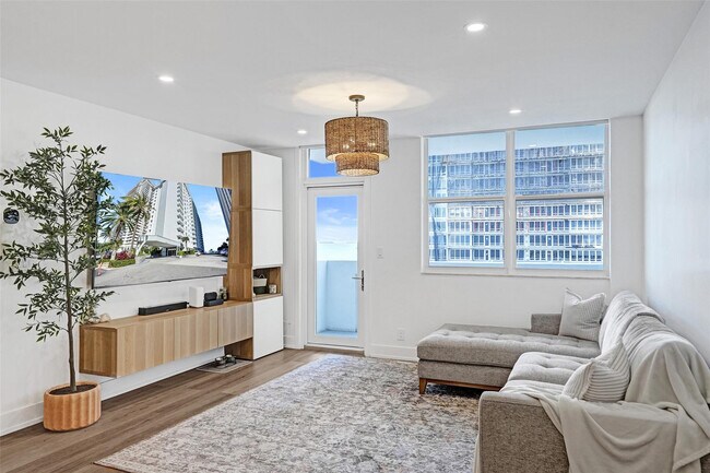 Building Photo - 4250 Galt Ocean Dr