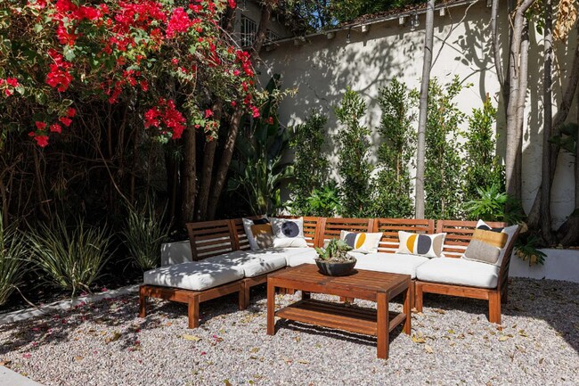 Building Photo - Stunning Echo Park house + Creative Space/...